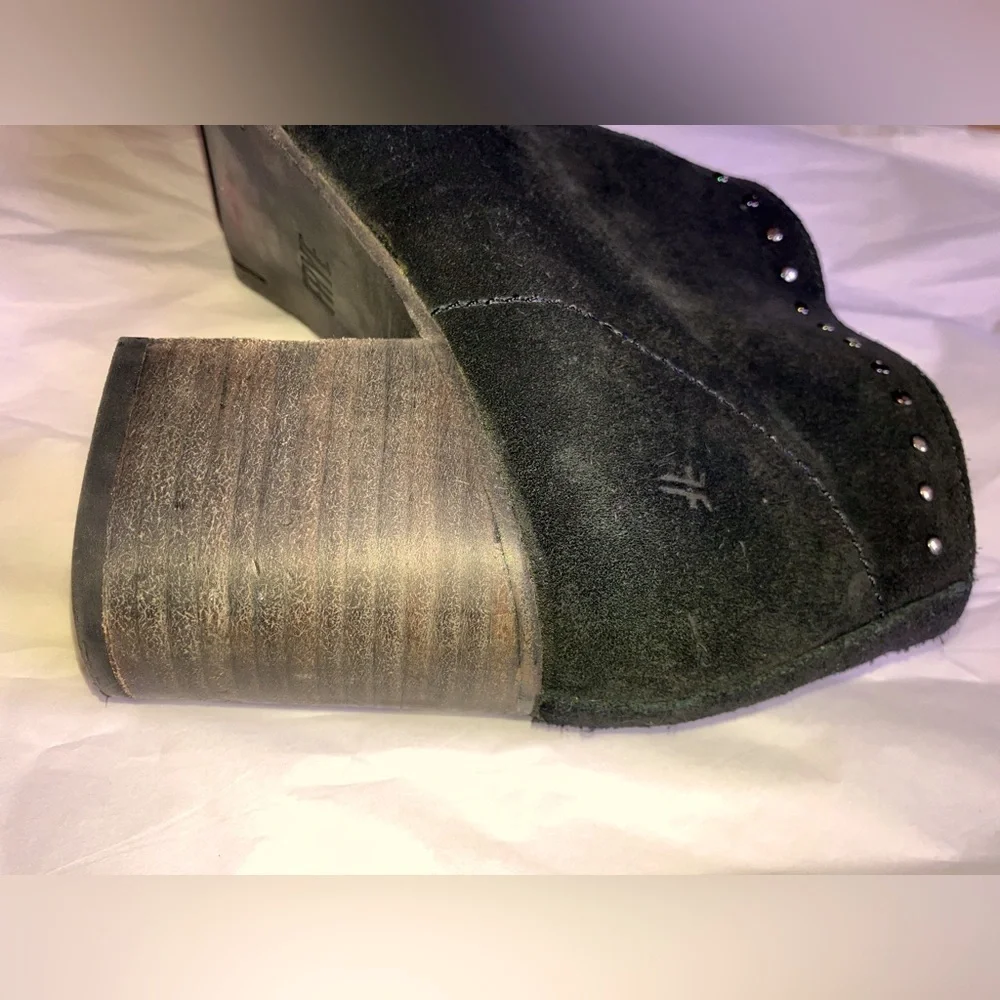 Frye® Nora Oiled Italian Black Leather Suede Stud Booties Block Heel size 9.5